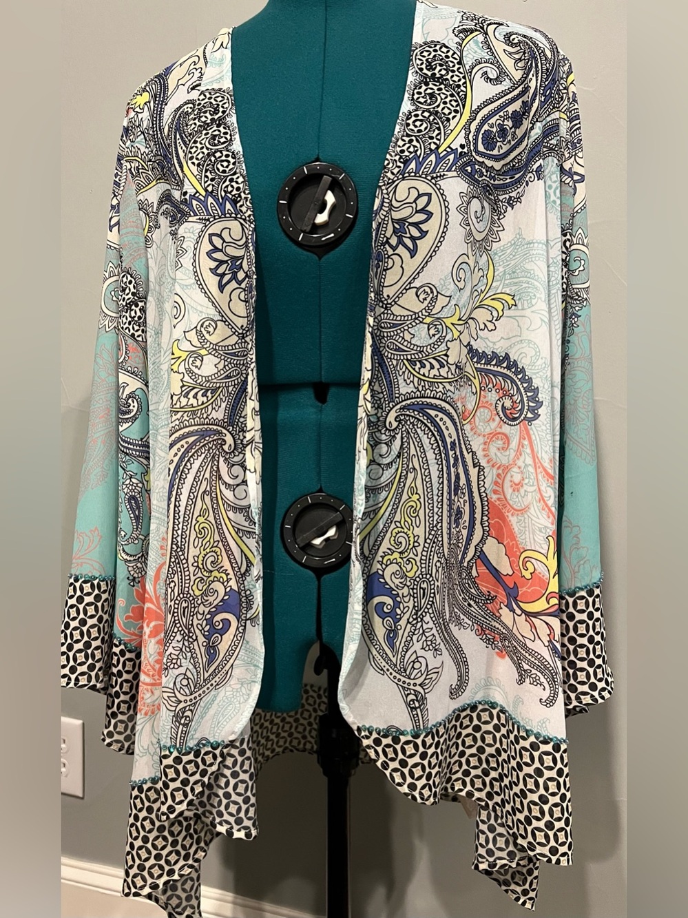 SOFT SURROUNDINGS Turquoise Paisley design sequin trim, Boho kimono wrap size 1X